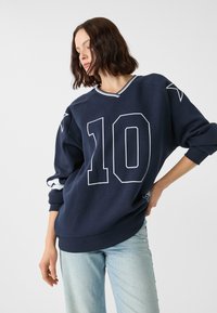 Stradivarius WITH STAR AND NUMBER   - Felpa - mottled dark blue