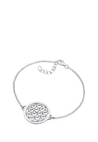 Silberarmband mit einem runden Charm mit geometrischem Muster, befestigt an einer zarten Kette mit einem Karabinerverschluss und verstellbarer Länge.