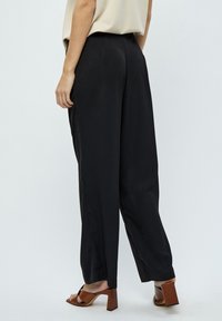 Desires ARVIN MID WAIST WIDE LONG - Hlače - black