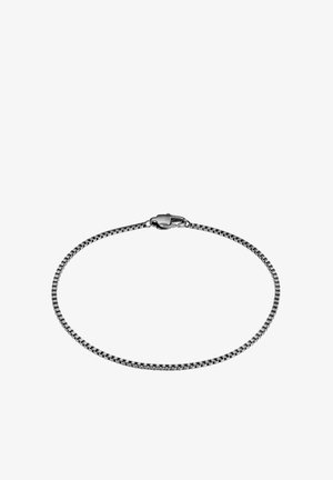 Hõbedane kett käevõru, millel on sujuv ümmargune lukk. Disain sisaldab omavahel põimunud linke, millel on sile, poleeritud pind.