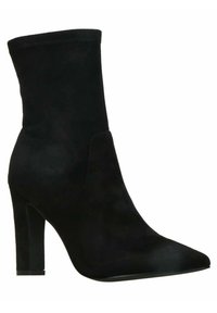 Czarne zamszowe botki za kostkę z wydłużonym noskiem, wysokim słupkowym obcasem i elastyczną cholewką zapewniającą dopasowany wygląd. Cecha to czyste linie i minimalistyczny design.