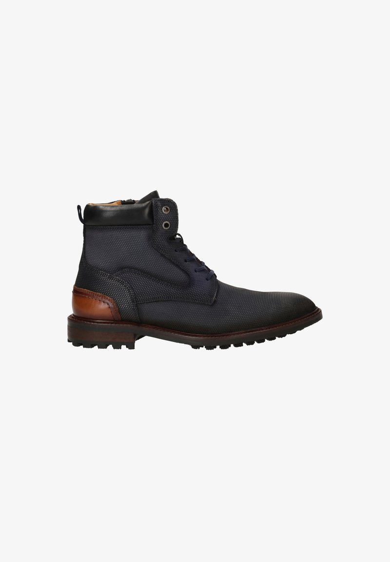 Bottes bleu foncé avec une tige texturée, des accents en cuir et une semelle en caoutchouc. Présente un design à lacets et un détail de talon contrastant en marron.