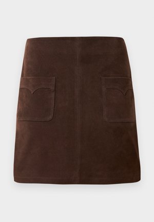 Brown suede skirt featuring a classic A-line shape, two front pockets with rounded flaps, and subtle stitching details.