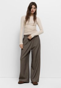 PULL&BEAR SOFT TOUCH GATHERED - Langærmet T-shirt - beige