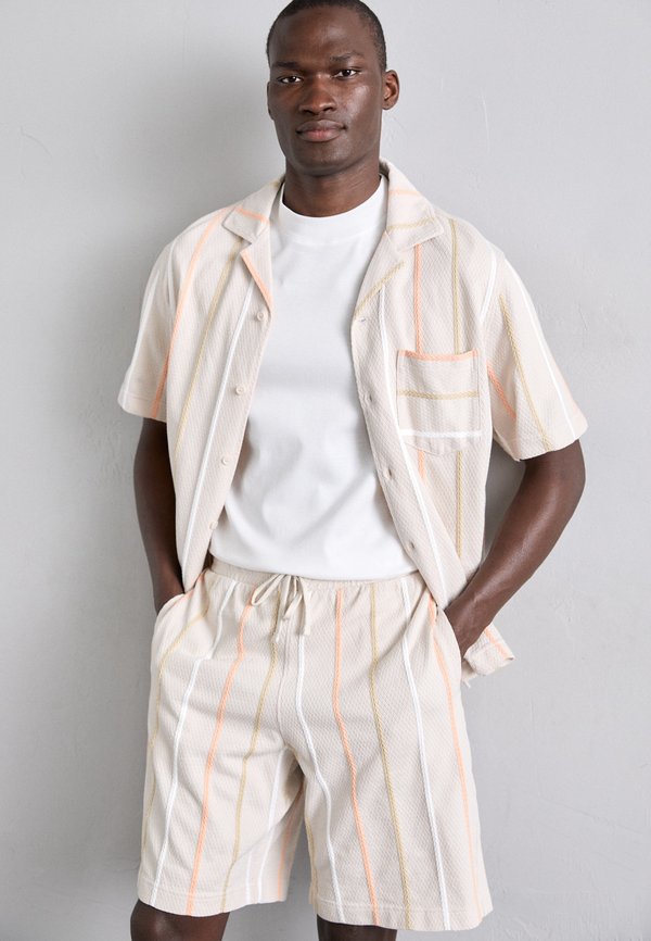 SIMON  - Shorts - moonbeam4