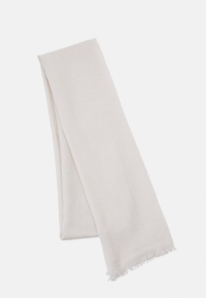Écharpe en tissu tissé beige clair, pliée dans le sens de la longueur, avec de petites franges à une extrémité.