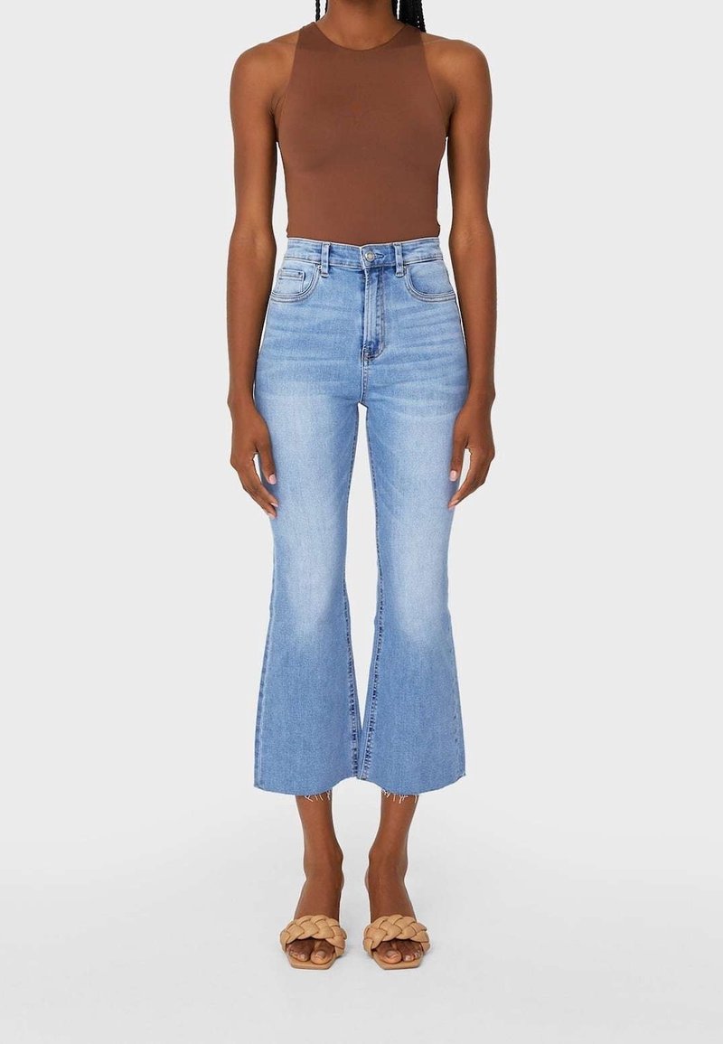 Stradivarius Flared Jeans light blue (Pre-owned)