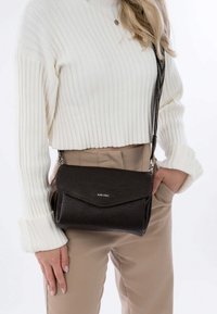 SURI FREY CATHY  - Umhängetasche - brown