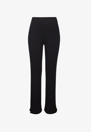 Zwarte ribbelbroek met een uitlopende onderkant en een brede elastische tailleband, met verticale lijnen voor textuur en een gladde afwerking.