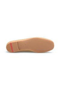 Suola di scarpa beige chiaro con un accento rosso sul tallone, dotata di un fondo testurizzato per la presa e il nome del marchio "LLOYD" impresso.