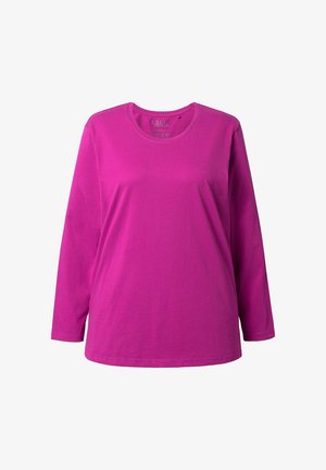 Camiseta de manga larga y cuello redondo en un vibrante fucsia. Fabricada en un tejido suave y ligero, con una textura lisa y un corte relajado.