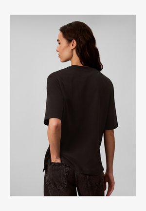 Calvin Klein Jeans, CALVIN KLEIN JEANS RELAXED GRAPHIC LOGO T-SHIRT - Print T-shirt - black