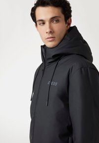 Guess REGULAR - Giacca invernale - schwarz