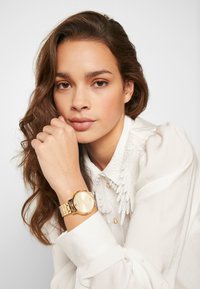 Guess GENUINE - Orologio - gold-coloured