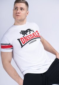 Lonsdale Marškinėliai su spaudiniu - white black red