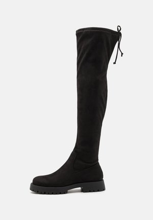 Svarta över knästövlar i mjukt mocka, med en figurnära design, rund tå och tjock gummisula med en strukturerad mönstring.