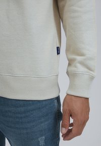 Blend BHRAVIN - Collegepaita - oyster gray