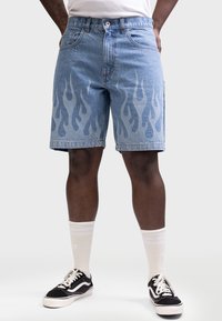 Redefined Rebel - TOKYO COMFORT FIT - Denim shorts - light blue Thumbnail Image 1