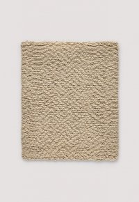 Luonnollinen juteepäällyste, neliön muotoinen, beige väri, kudottu tekstuuri punottu malli, jossa on hienovarainen, tuntuma pinta.