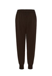 Pantalon décontracté marron foncé avec une ceinture élastique et des bas de jambes élastiques aux chevilles, présenté sur fond blanc.