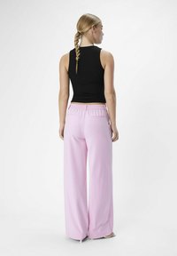 Object OBJLISA WIDE NOOS - Bukser - pink frosting