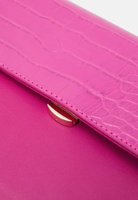 ONLY ONLSARAH BAG - Mala a tiracolo - strawberry moon