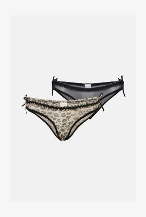 Dwie pary damskich majtek: jedna z siateczki w panterkę z czarną lamówką, druga z prześwitującej czarnej siateczki z koronkowymi szczegółami i kokardkami.