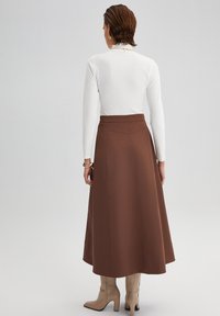 Touché Privé CREPE - A-lõikeline seelik - brown