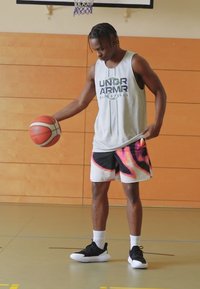 Reebok BASKETBALL TRANSITION SHORT - Αθλητικό σορτς - orange/black