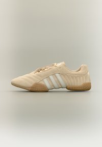 Δεν επιλέχθηκε, sand strata/cloud white