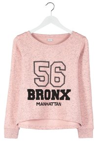Felpa rosa a maniche lunghe con vestibilità rilassata, caratterizzata dal testo "56 BRONX" e "MANHATTAN" in bold grafica nera sul davanti.