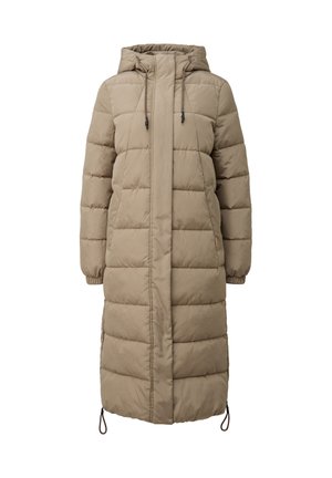 Pikk, polsterdatud beež mantel kapuutsiga, horisontaalsete õmblustega, nööridega kaelas ja hemil, ning elastsete mansettidega.