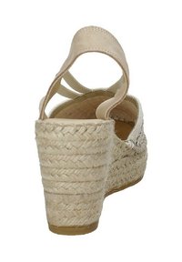 Tacco espadrilles beige con base in juta intrecciata, morbide cinghie in tessuto e soletta imbottita. Presenta un design con ritaglio arrotondato sul tallone.