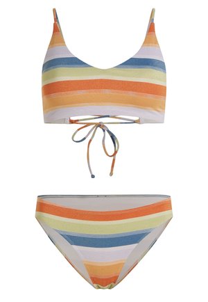 Randig bikiniuppsättning med en knyten topp och matchande botten. Färgerna inkluderar grön, orange, blå och gul med en glittrig textur.