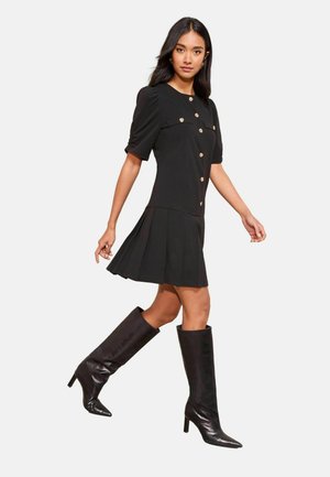 REGULAR FIT - PLEAT PEPLUM HEM - Freizeitkleid - black