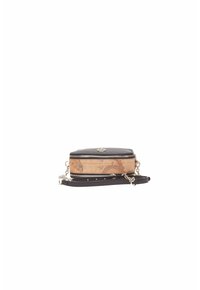Borsa nera con zip, con una stampa mappa beige, forma rettangolare, dettagli in metallo dorato e una tracolla rimovibile.