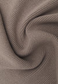 Calvin Klein FINE SCARF - Sall - cinder