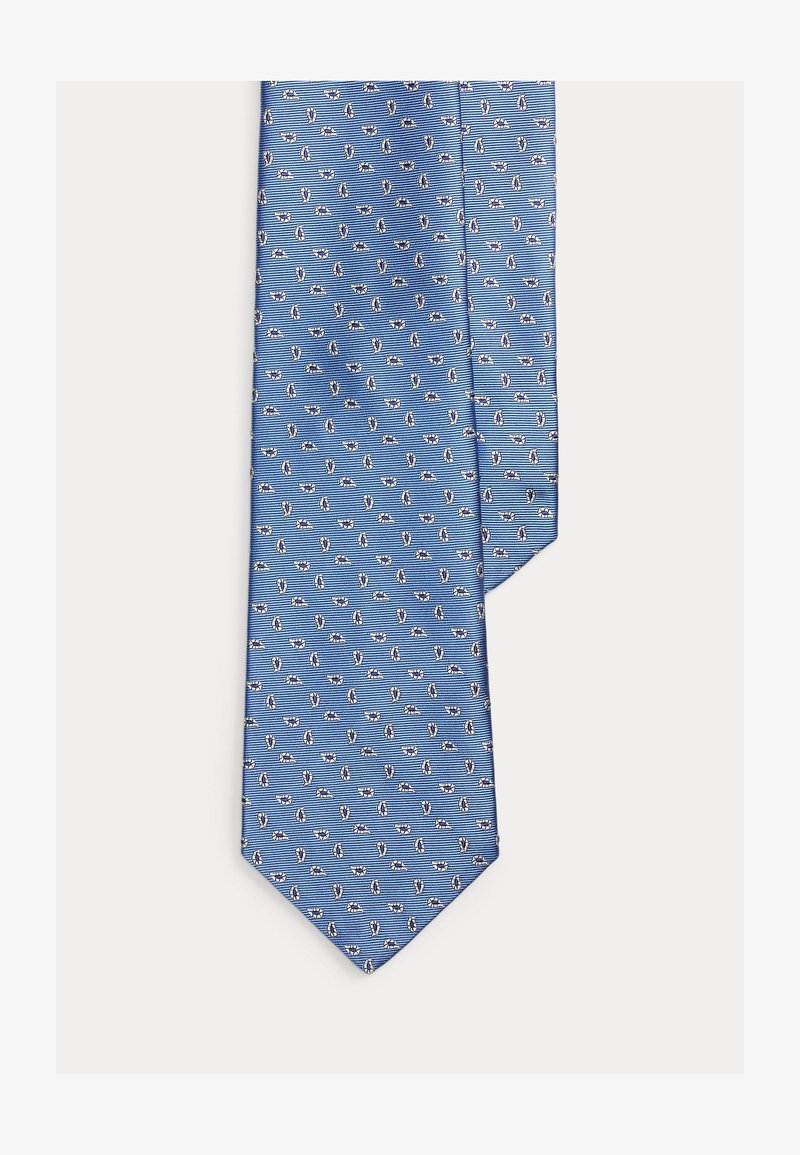 Μπλε μεταξωτή γραβάτα με μικρά λευκά και ροζ ανθηρά μοτίβα ομοιόμορφα διασκορπισμένα στο ύφασμα, που απεικονίζεται πάνω σε λευκό φόντο.