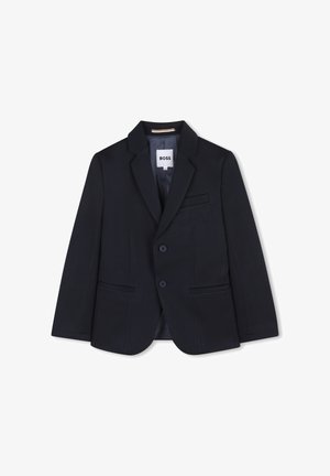 Blazer blu navy in tessuto dalla texture liscia, dotato di rever a lancia, chiusura a due bottoni e due tasche frontali. Etichetta "BOSS" visibile all'interno.