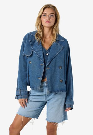 NMARIZONA SHORT - Jeansjakke - light blue denim