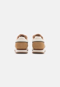 Esprit Trainers - bark