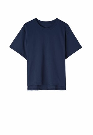 Camiseta de algodón de manga corta color azul marino, con cuello redondo y un ajuste relajado, con un dobladillo trasero ligeramente más largo.