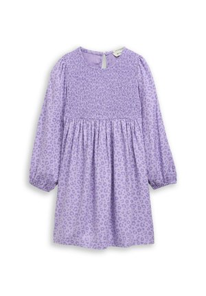 Fliederfarbenes Kleid mit langen Ärmeln, gerafftem Oberteil und gesammeltem Rock, mit einem dezenten Leopardenmuster und Knopfverschluss hinten.