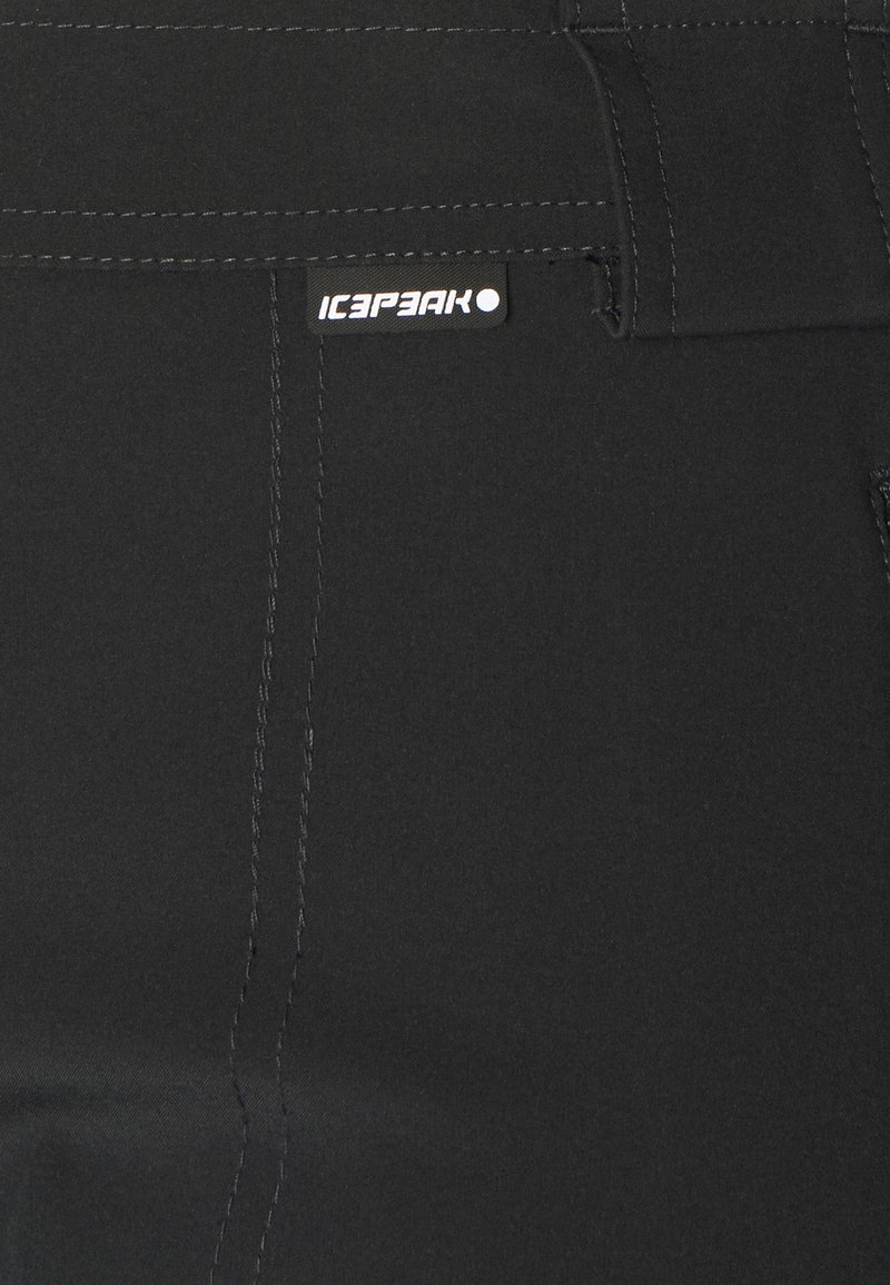 Schwarze Outdoor-Hosen aus glattem Stoff, mit sichtbaren Nähten, einem Etikett mit "ICEPEAK" und einem standardmäßigen Taschendesign.