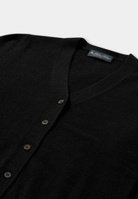 Cardigan nero in tessuto morbido, con scollo a V e sei bottoni. I bottoni sono rotondi con colori a contrasto. Etichetta visibile all'interno.