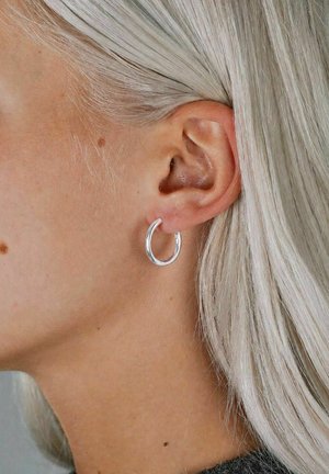 SNÖ of Sweden, AMSTERDAM SMALL RING EAR 20MM - Earrings - plain s