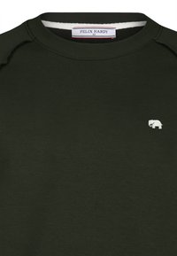 Felpa verde scuro con collo a giro, caratterizzata da un logo bianco di un elefante sul lato sinistro del davanti e colletto e polsini a coste.