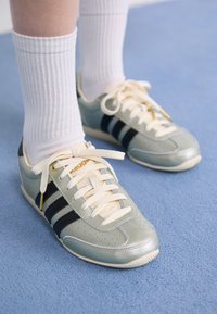 JAPAN - Baskets basses - alumina/core black/cream white