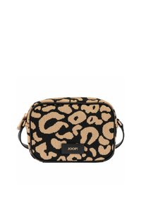 Borsa a stampa leopardata con motivo beige e nero, forma rettangolare, materiale in tessuto, dettagli in metallo dorato e patch con logo nero.