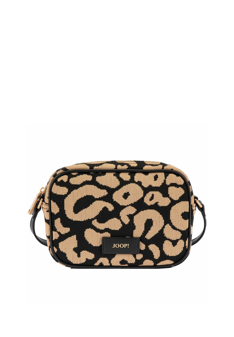 Borsa a stampa leopardata con motivo beige e nero, forma rettangolare, materiale in tessuto, dettagli in metallo dorato e patch con logo nero.